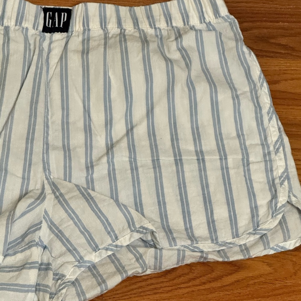 ⚠️2 GAP Gray and White Striped Shorts Set⚠️ - Picture 3 of 3
